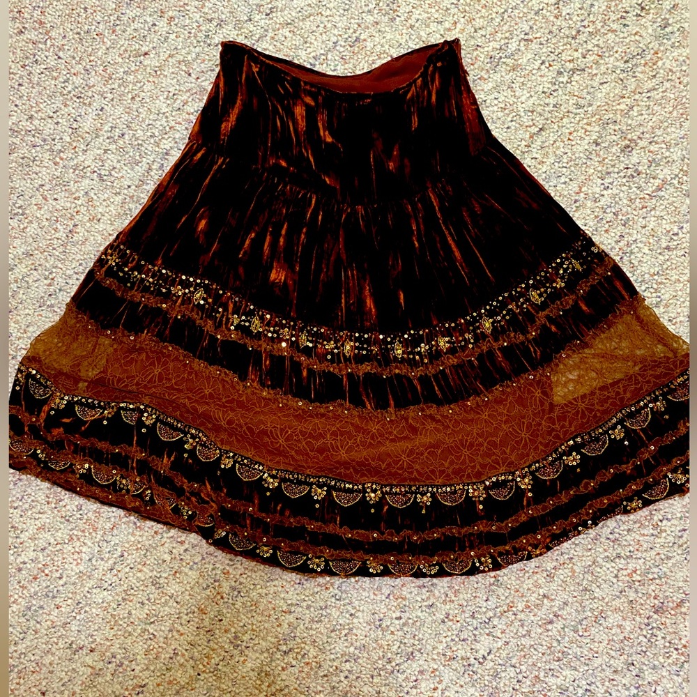 Beautiful lace and bead cache skirt